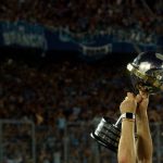 Troféu da Sul-Americana 2024. Foto: PHOTOxPHOTO/Alamy Stock Photo