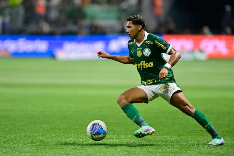 Rony, atacante do Palmeiras. Foto: Eduardo Carmim/Alamy Live News