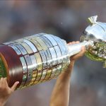 Taça da Libertadores 2024, conquistada pelo Botafogo. Foto: Miguel Marruffo/PRESSINPHOTO SPORTS AGENCY/Alamy Live News