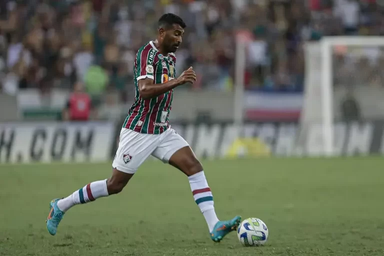 Thiago Santos se destaca em vitória do Fluminense sobre o São Paulo, no Maracanã – Foto: Lucas Merçon/Fluminense / Jogada10