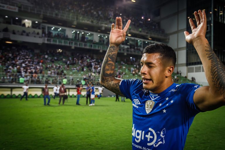 Ex-Cruzeiro, Lucas Romero é sondado pelo Internacional.