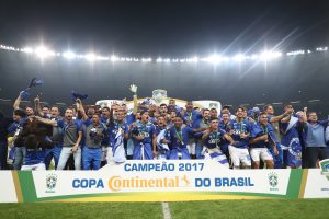 Jogadores do Cruzeiro comemoram título da Copa do Brasil de 2017.