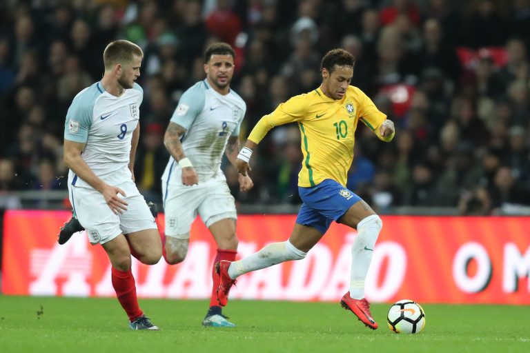 Brasil e Inglaterra, em campo em 2017