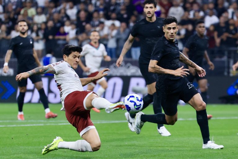 Corinthians x Fluminense em campo pelo Brasileirão 2025
