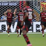 Jogadores do Flamengo comemoram gol durante o Mundial de Clubes, contra o Bayern de Munique. Foto: Action Plus Sports Images/Alamy Stock Photo