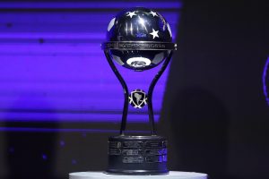 Troféu da Sul-Americana 2021. Foto: Nathalia Aguilar/POOL/ZUMA Press Wire