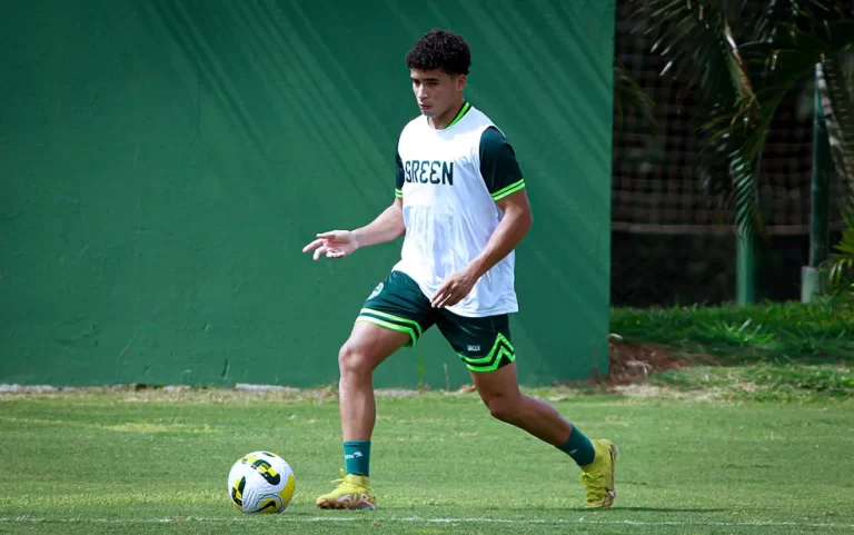 Pedrinho, do Goiás, se recupera e volta a ficar à disposição como reforço. Foto: Rosiron Rodrigues/Goiás E.C.