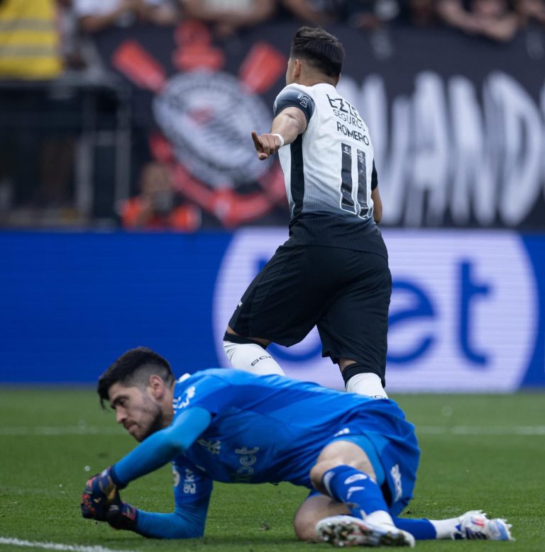 Romero comemora o gol marcado diante do Flamengo