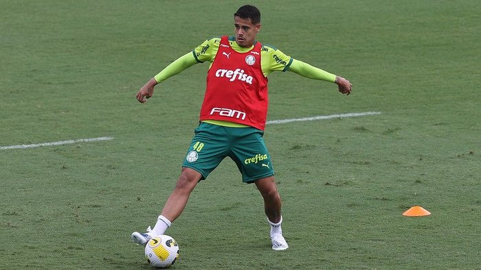 Lucas Freitas durante treino na Academia de Futebol