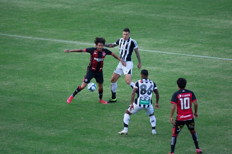 Vitória e Ceará se enfrentam nesta quarta (8), pela Copa do Nordeste. Foto: Pietro Carpi/EC Vitória