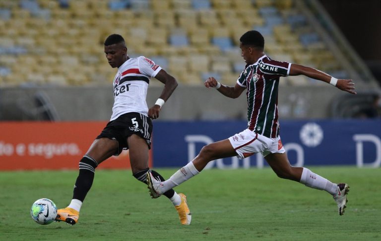 Fluminense e São Paulo, em campo pelo Campeonato Brasileiro de 2020