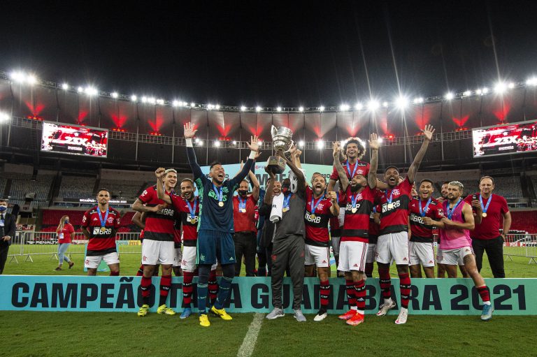 Jogadores do Flamengo comemoram o título da Taça Guanabara