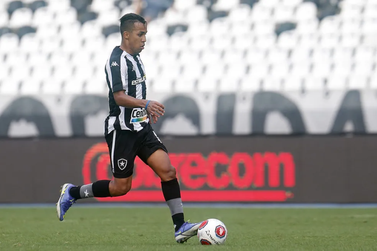 Escalação do Botafogo: Luís Castro ainda tem dúvidas para o jogo de logo mais; confira