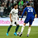 Veiga em campo contra o Chelsea pelo Mundial de 2021