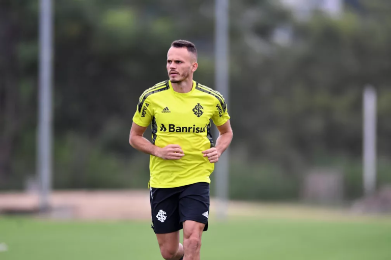 Com lesão confirmada, Renê vira desfalque no Internacional para o jogo de volta da semifinal do Gauchão