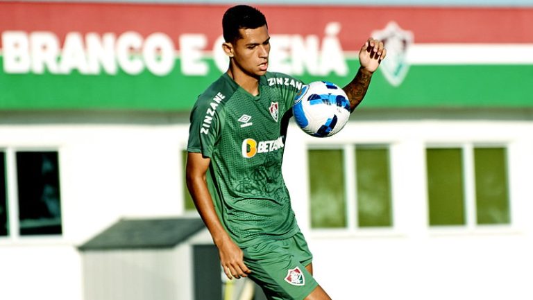 Luan Brito é cria de Xerém e irá ao futebol português, atuando pelo Porto. Foto: MAILSON SANTANA/FLUMINENSE FC