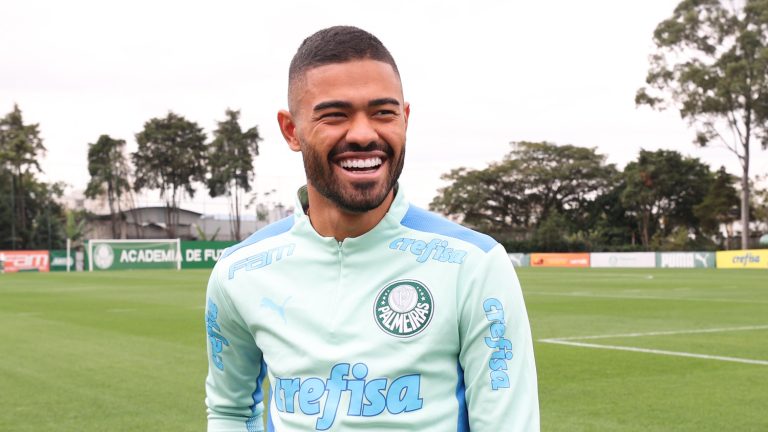 Bruno Tabata trabalha na Academia de Futebol.