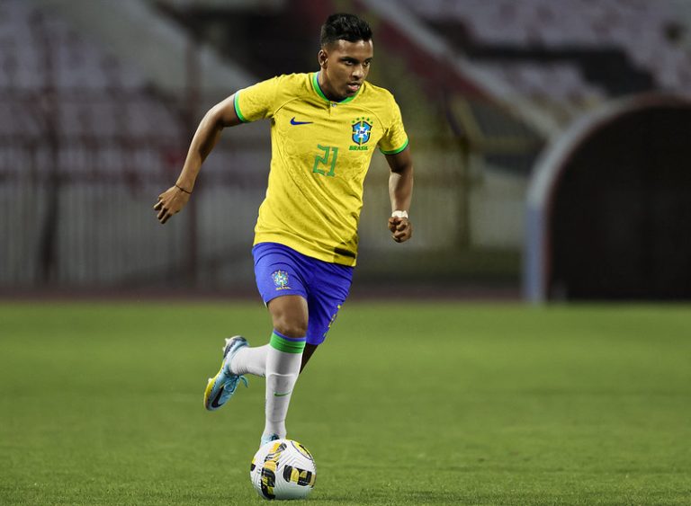 Brasil utilizará camisa principal nas duas primeiras partidas, e azul no jogo contra Camarões. Foto: Reprodução/Nike.