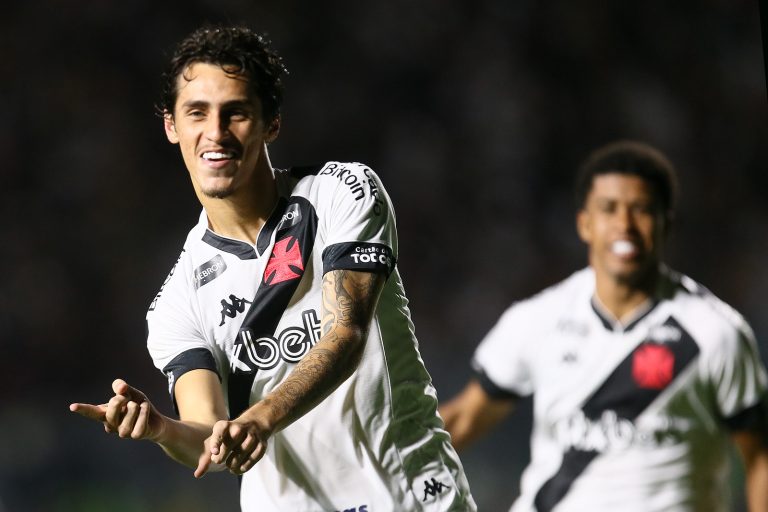 Marlon Gomes, em campo pelo Vasco