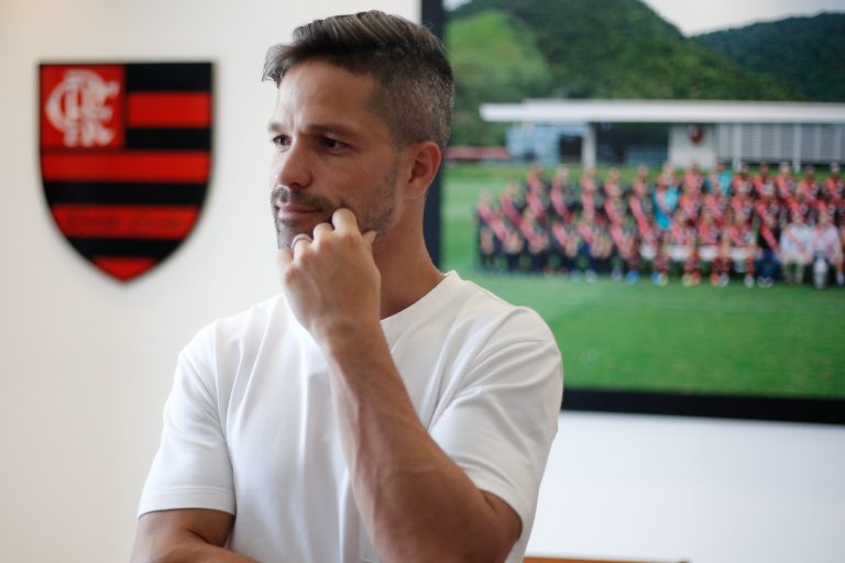 Diego fala sobre fim de carreira e história no Flamengo