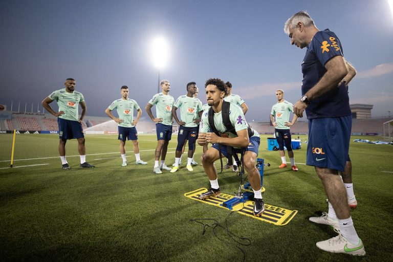 Colete utilizado em treinamento da seleção brasileira chamou atenção nesta segunda (21). Foto: Lucas Figueiredo/CBF.