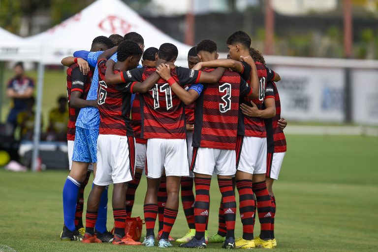 Flamengo busca vaga na segunda fase da Copinha.