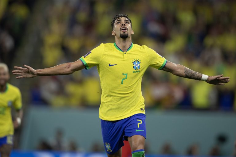 Lucas Paquetá comemora gol pela seleção brasileira