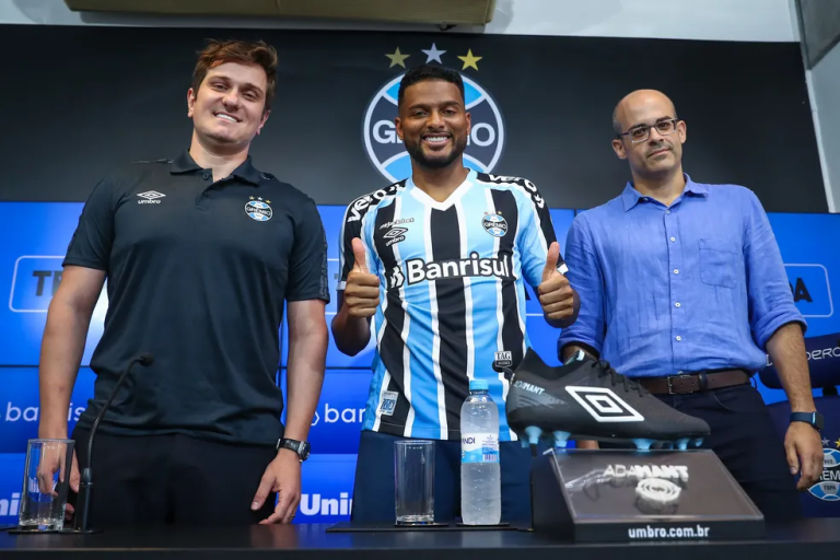 Apresentado no Grêmio, Reinaldo diz: “Ser treinado pelo Renato também me fez vir aqui”