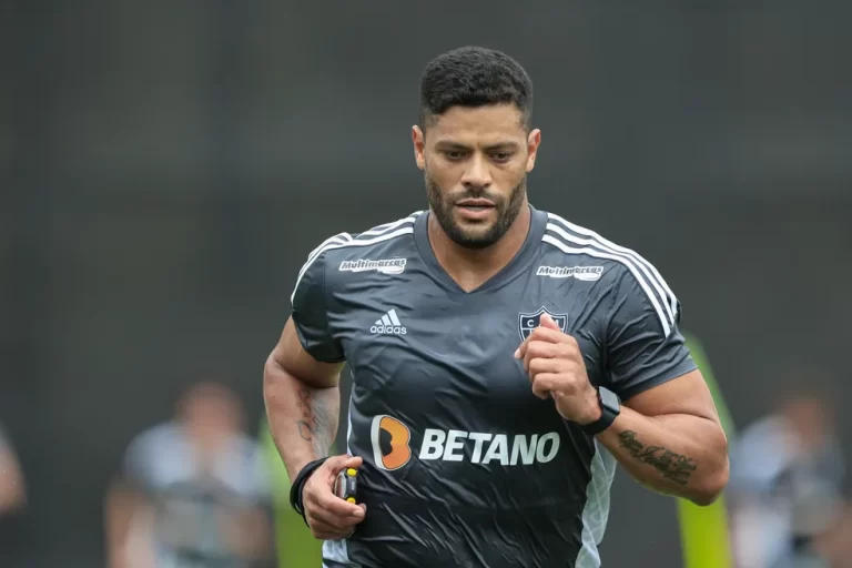 Hulk, em treino do Atlético-MG