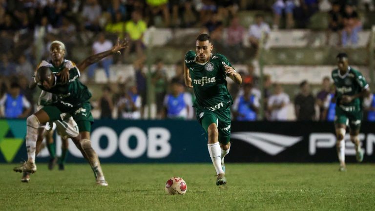 Ruan Ribeiro durante partida contra o Rio Preto-SP, pela Copinha de 2023.