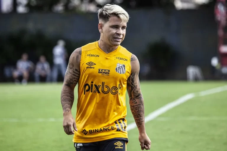 Soteldo durante treino do Santos — Foto: Bruno Santoni / Santos FC