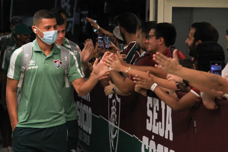 De saída? Volante revela que recebeu proposta para deixar o Fluminense