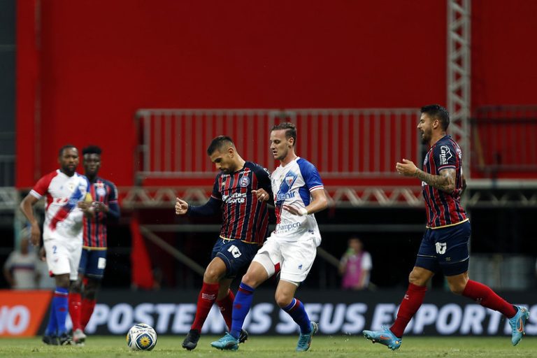 Fortaleza e Bahia, em duelo válido pela Copa do Nordeste 2023. Foto: Felipe Oliveira / EC Bahia