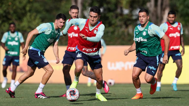 Jogadores do Palmeiras durante um treino