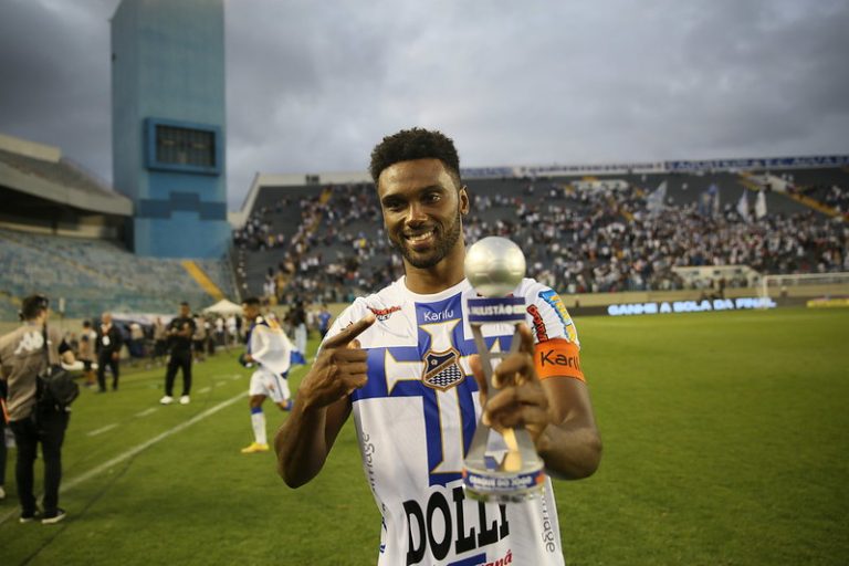 Bruno Mezenga, do Água Santa, desperta interesse do Coritiba. Foto: Alexandre Battibugli/Ag.Paulistão