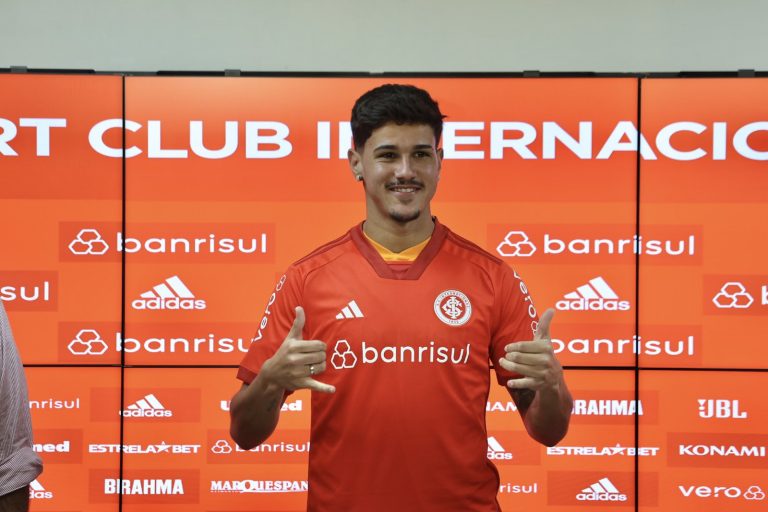 Com novidades, Internacional embarca para a estreia no Brasileirão; confira provável escalação