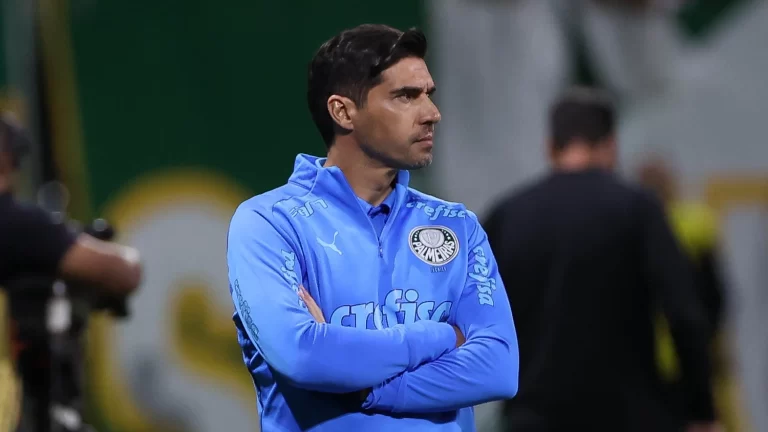 Abel Ferreira, técnico do Palmeiras. Foto: Raphael Veiga (Palmeiras) comemora gol durante clássico contra Corinthians no Allianz Parque. Foto: Cesar Greco/Palmeiras