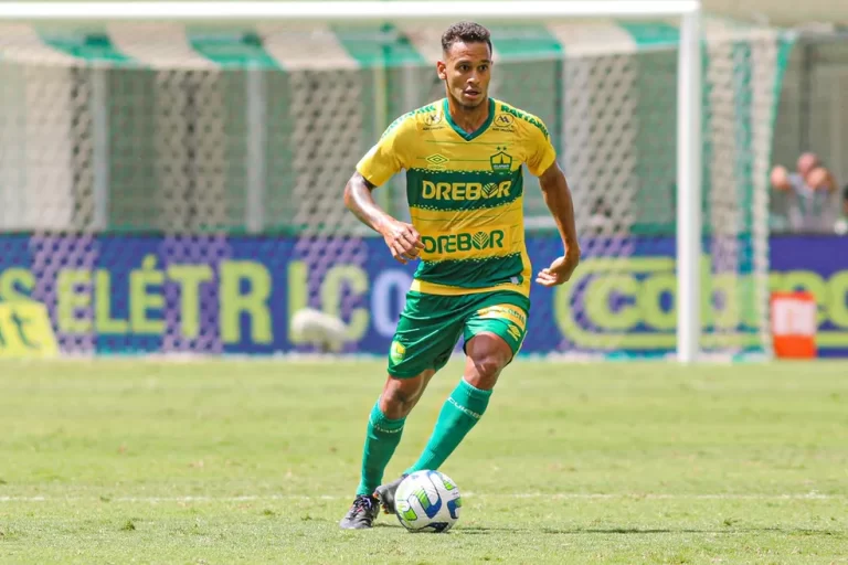 Filipe Augusto será desfalque do Cuiabá por até um mês. Foto: AssCom Dourado/Cuiabá