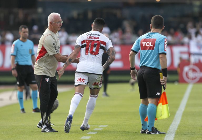 Dorival Júnior avalia evolução do São Paulo, mas admite rodízio na equipe titular: “Sequência absurda”