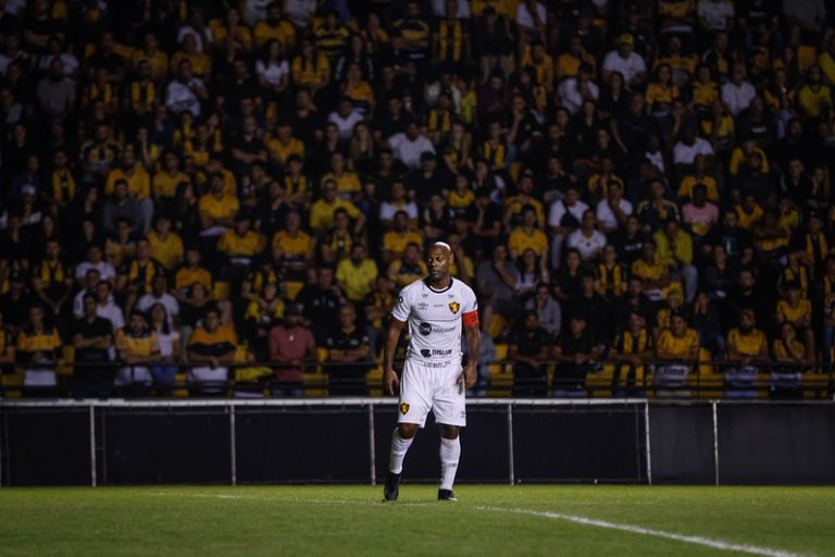 Sport relata insultos xenófobos vindos da torcida do Criciúma. Foto: Rafael Bandeira/Sport Club do Recife