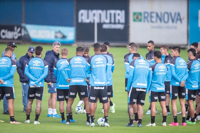 Em fim de contrato com o Grêmio, atacante se recupera de lesão e tem o desejo de permanecer