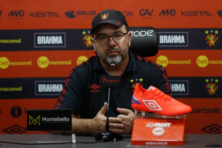 Enderson Moreira, técnico do Sport. Foto: Rafael Bandeira/SCR