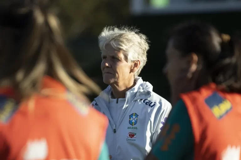 Pia Sundhage, em treino da seleção feminina na Granja Comary (Foto: Thais Magalhães / CBF)