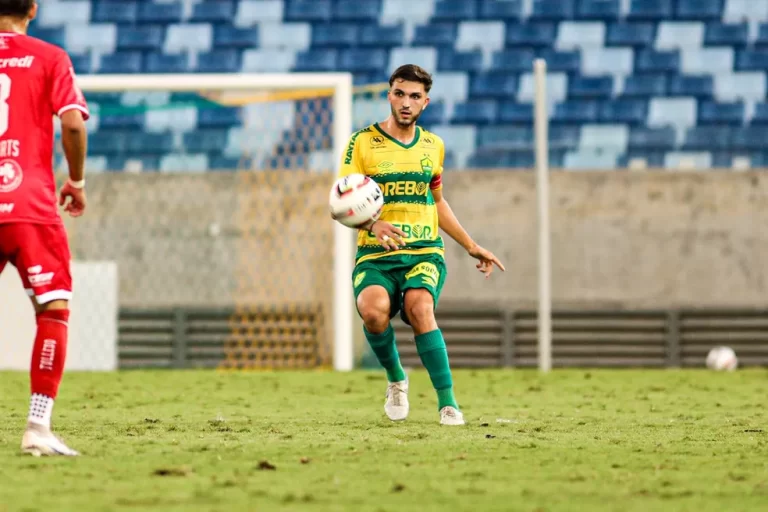 Renan, zagueiro do Cuiabá sub-20. Foto: AssCom Dourado