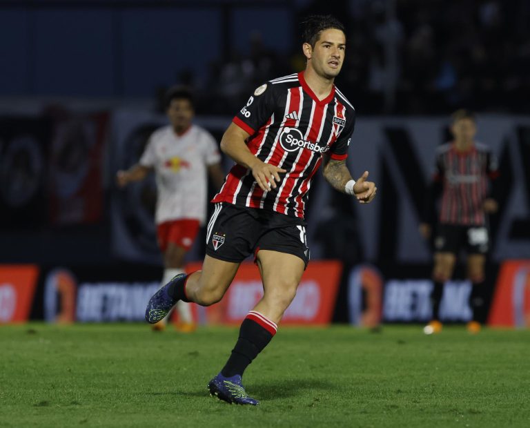 Alexandre Pato, em campo pelo São Paulo