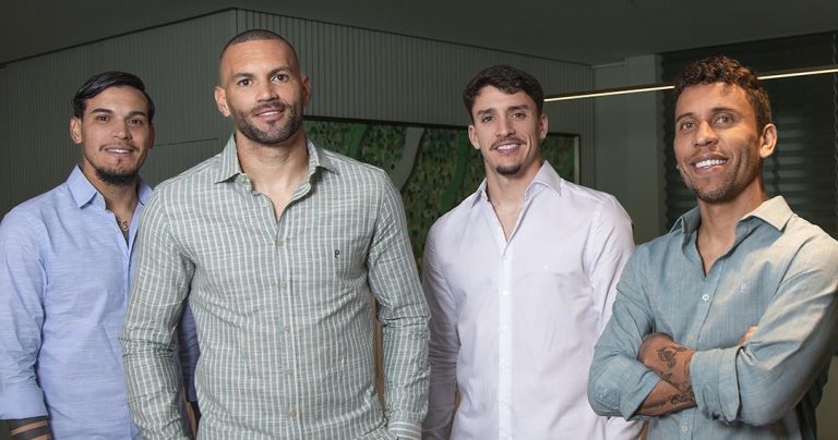 Gustavo Gómez, Weverton, Piquerez e Marcos Rocha como modelos para nova coleção de roupas do Palmeiras. Foto: Divulgação/Palmeiras