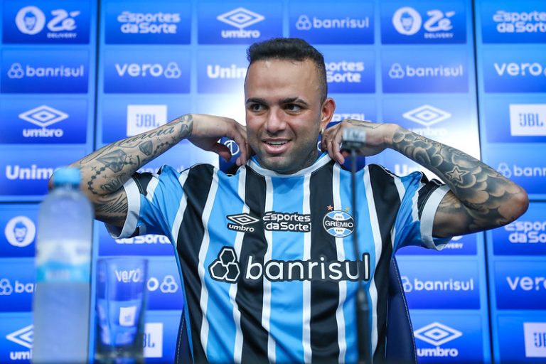 Luan foi apresentado no Grêmio