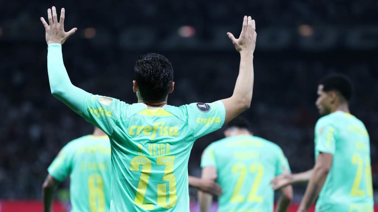 Raphael Veiga comemora gol contra o Atlético-MG, nas oitavas da Libertadores de 2023