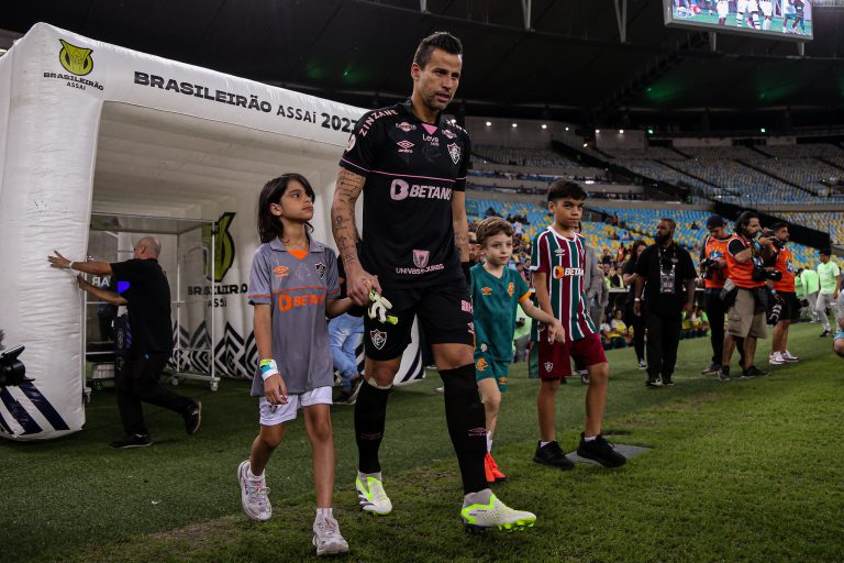 Saiba o que disse o goleiro Fábio sobre renovar com Fluminense