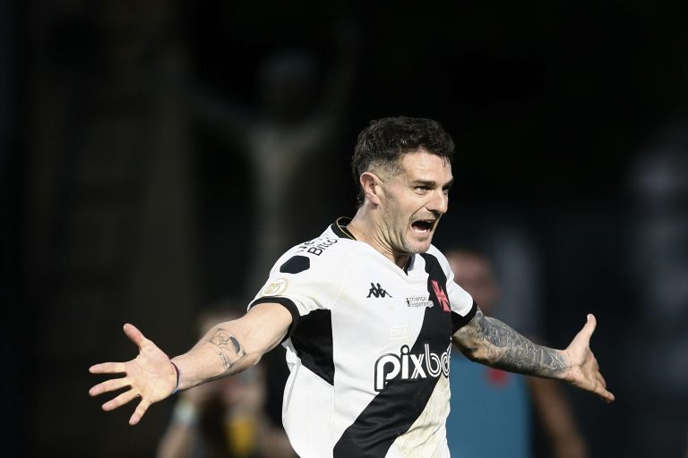 Vegetti "quebra silêncio" e fala sobre lesão no Vasco: "Meu foco é..." (Foto: Daniel Ramalho / Vasco)